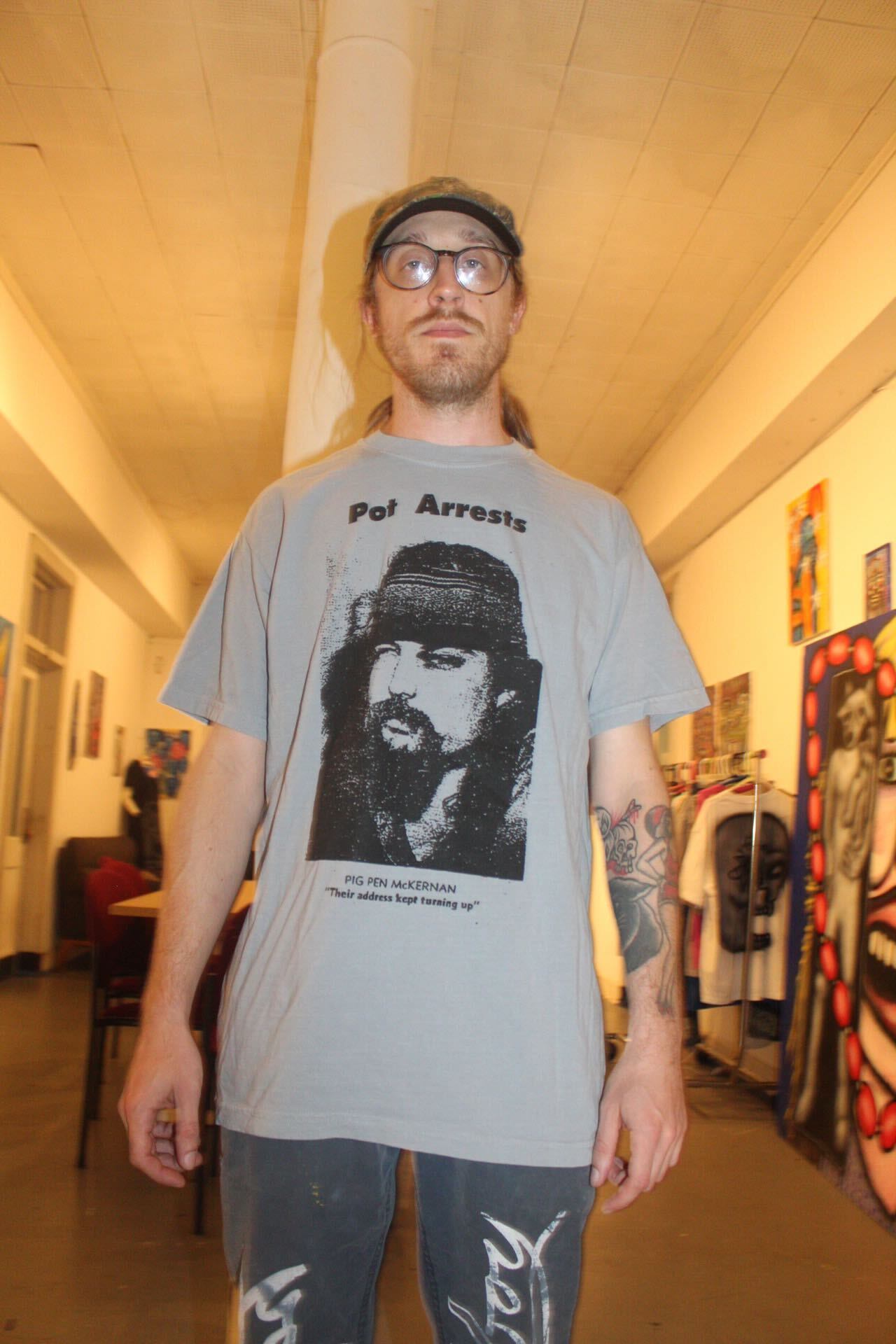 THE PIGPEN TEE - GRANITE