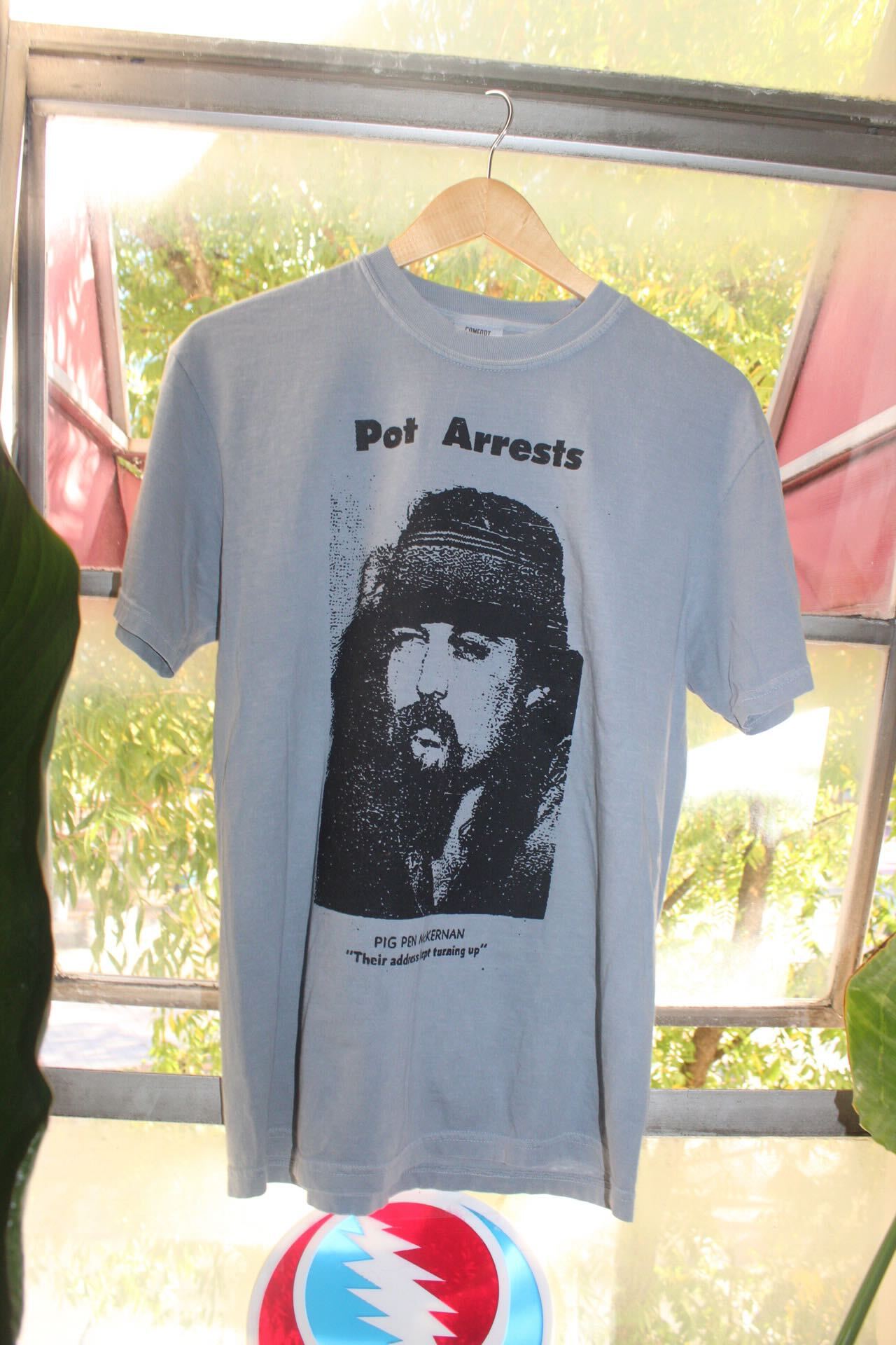THE PIGPEN TEE - GRANITE